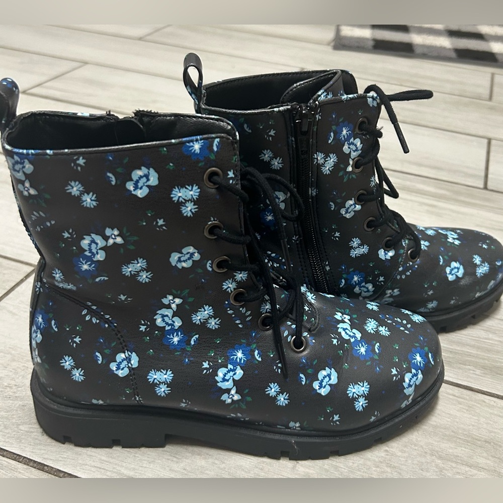 L&D Girls’ Black Floral Winter Boots – Size 4 Youth - Picture 6 of 8